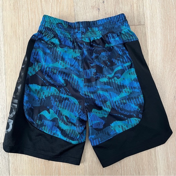 Adidas boys Sz S(8) blue/black shorts - Picture 2 of 2